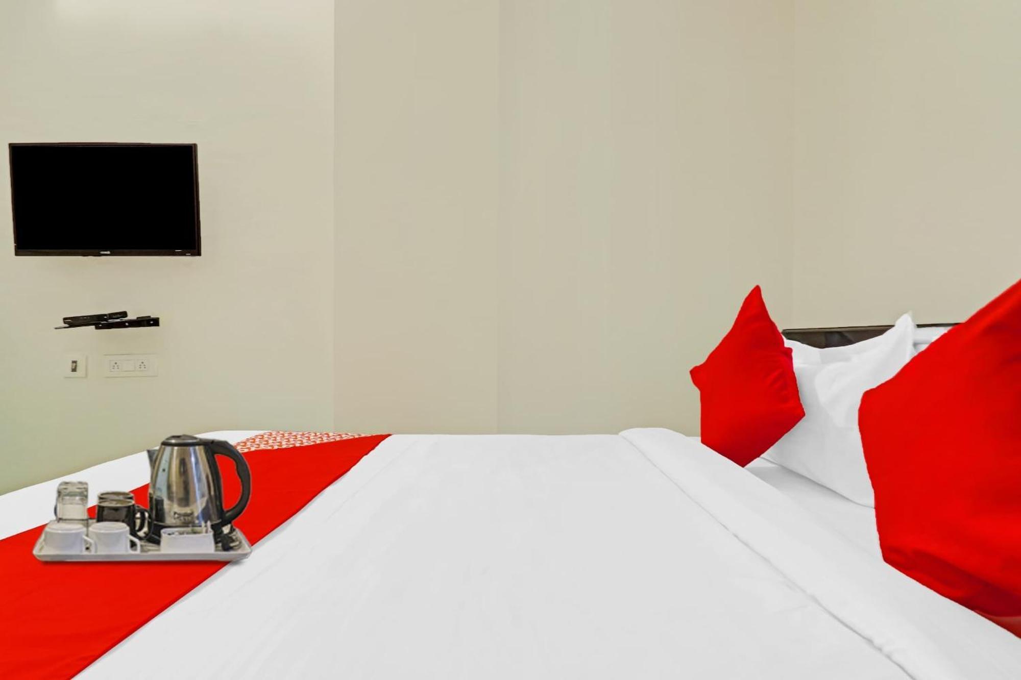 Oyo Happy Stay Hotels Haiderabad Buitenkant foto