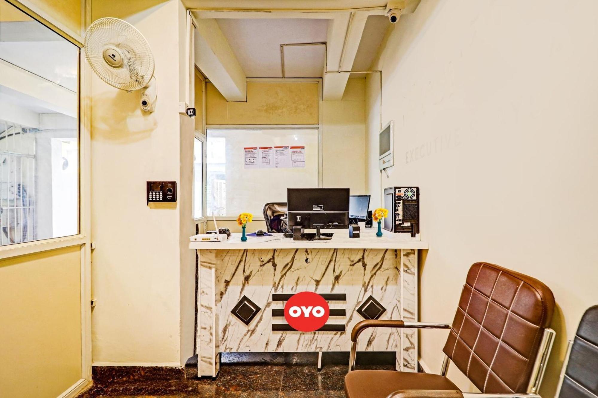 Oyo Happy Stay Hotels Haiderabad Buitenkant foto