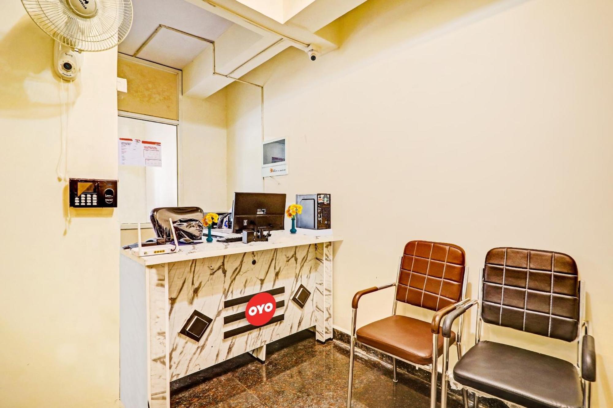 Oyo Happy Stay Hotels Haiderabad Buitenkant foto