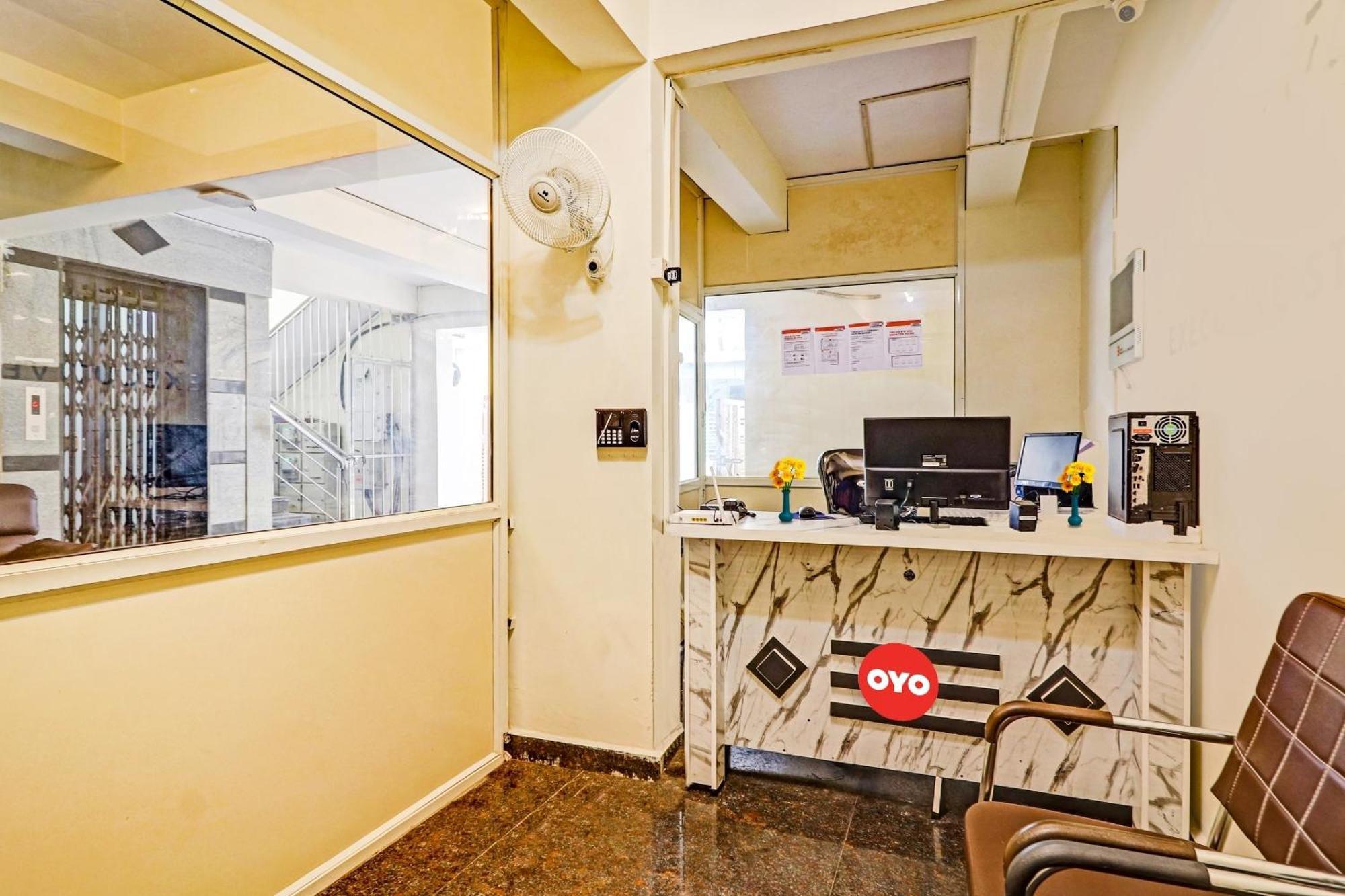 Oyo Happy Stay Hotels Haiderabad Buitenkant foto